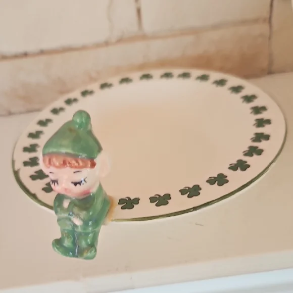 Enesco Cream Pitcher and Saucer with Leprechaun Figurine - Picture 3 of 9